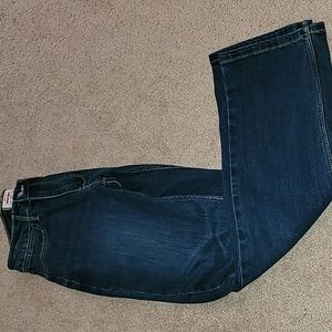 WRANGLER MEDIUM WASH STRAIGHT LEG JEAN